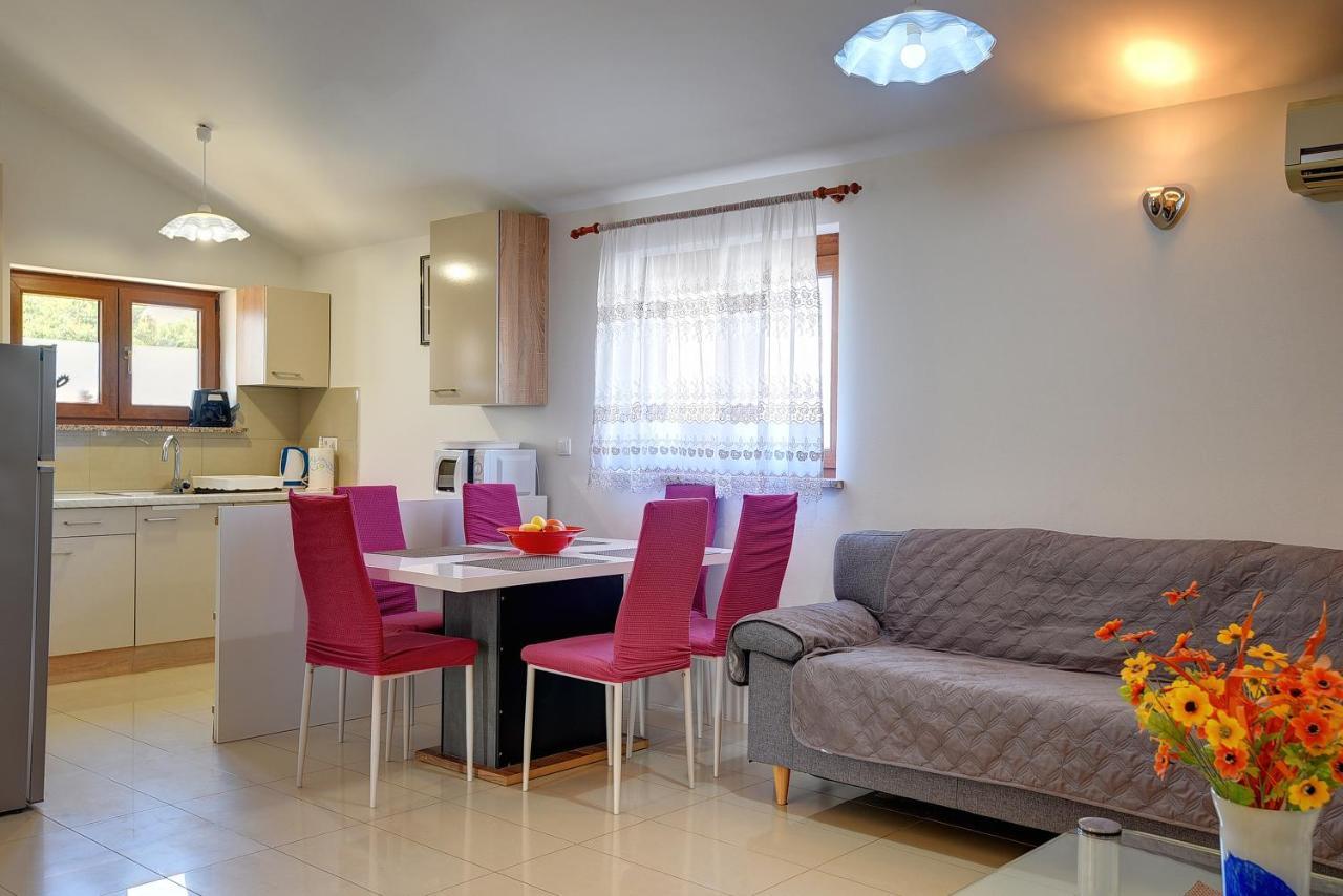 Holiday Home Jasminka Медулин Экстерьер фото