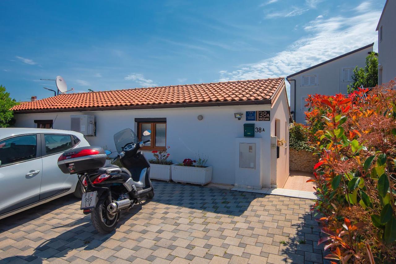 Holiday Home Jasminka Медулин Экстерьер фото